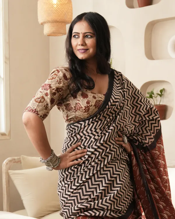 Black_Cotton_Zigzag_Print_Mulmul_Saree_For_Women
